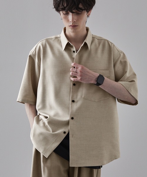 MONO-MART(モノマート)の「ウールライクファブリック オーバーサイズS/Sシャツ(シャツ/ブラウス・メンズ・グレイッシュベージュ/ブルーグレー/グレー/ブラック/ライトグレー/ホワイト/ダークネイビー/カーキ/グリーン・L/M)」の6枚目の写真