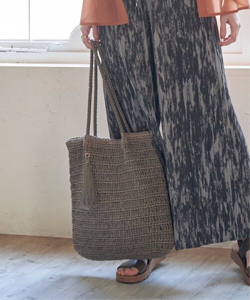 ikka（イッカ）の「雑材つまみ縦長トートバッグ（かごバッグ・レディース・ブラック/オフホワイト/グリーン/ブラウン・FREE）」の13枚目の写真