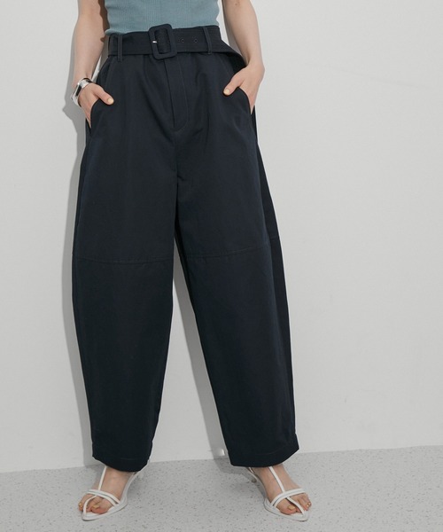 ADAM ET ROPE'（アダムエロペ）の「コットンリネンカルゼコクーンパンツ（その他パンツ・レディース・ネイビー/ホワイト・38/36）」の2枚目の写真