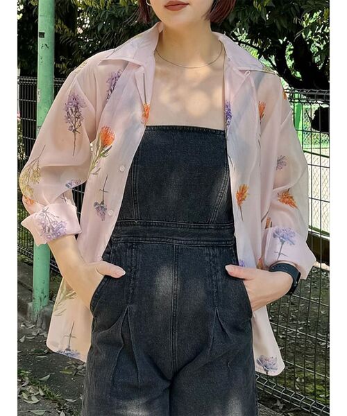 MURUA（ムルーア）の「【WEB限定】フラワーシアーシャツ（シャツ/ブラウス・レディース・アイボリー/ブラック/ピンク/ブラウン・FREE）」の4枚目の写真