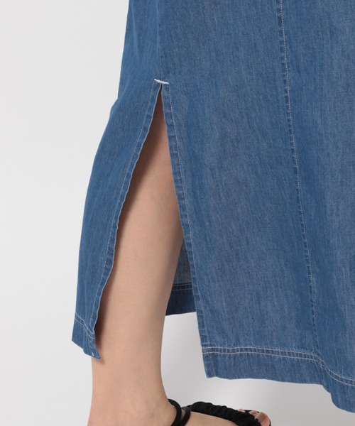mysty woman(ミスティウーマン)の「ナローデニムキャミワンピース 128560(ワンピース・レディース・ブルー/ブラック・FREE)」の5枚目の写真