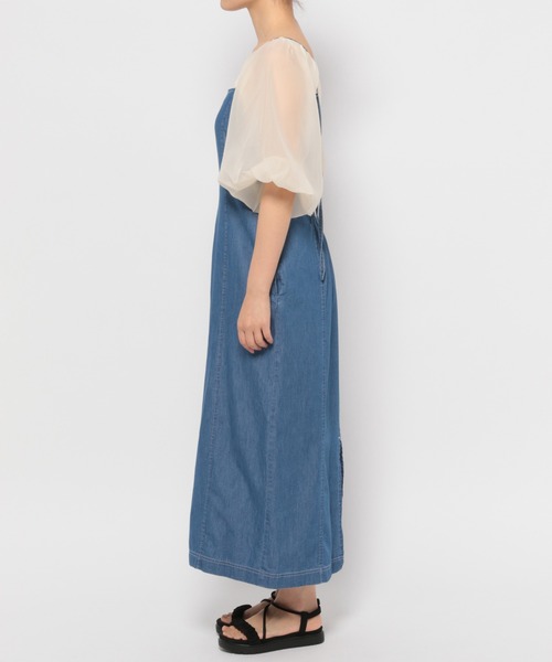 mysty woman(ミスティウーマン)の「ナローデニムキャミワンピース 128560(ワンピース・レディース・ブルー/ブラック・FREE)」の11枚目の写真