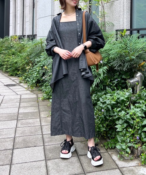 mysty woman(ミスティウーマン)の「ナローデニムキャミワンピース 128560(ワンピース・レディース・ブルー/ブラック・FREE)」の22枚目の写真