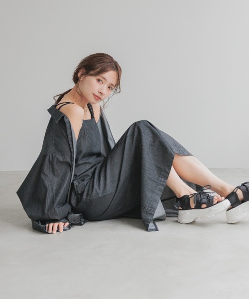 mysty woman(ミスティウーマン)の「ナローデニムキャミワンピース 128560(ワンピース・レディース・ブルー/ブラック・FREE)」の19枚目の写真