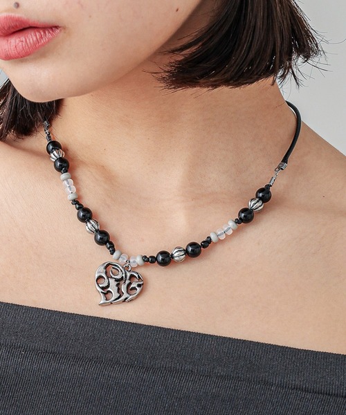 X-girl（エックスガール）の「BEADS NECKLACE（ネックレス・レディース・オリーブ/ブラック・ONE SIZE）」の2枚目の写真