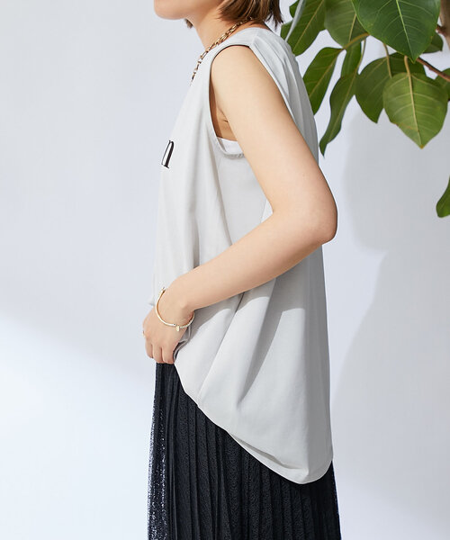 un dix cors(アンディコール)の「《着回し・ヒップカバー◎》フロッキーノースリカットソー(Tシャツ/カットソー・レディース・ブラック/グレイッシュベージュ・FREE)」の4枚目の写真