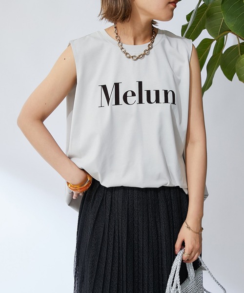 un dix cors(アンディコール)の「《着回し・ヒップカバー◎》フロッキーノースリカットソー(Tシャツ/カットソー・レディース・ブラック/グレイッシュベージュ・FREE)」の2枚目の写真