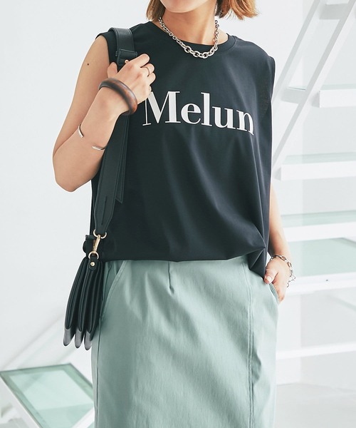 un dix cors(アンディコール)の「《着回し・ヒップカバー◎》フロッキーノースリカットソー(Tシャツ/カットソー・レディース・ブラック/グレイッシュベージュ・FREE)」の1枚目の写真