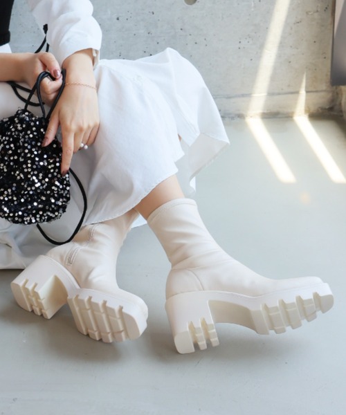 VIVIAN（ヴィヴィアン）の「スクエアトゥ厚底ストレッチショートブーツ（ブーツ・レディース・ブラック系その他2/ブラウン系その他5/ナチュラル/ブラック系その他3・SS/S/M/L/LL/XL）」の15枚目の写真