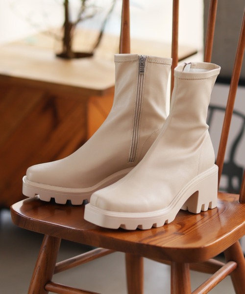 VIVIAN（ヴィヴィアン）の「スクエアトゥ厚底ストレッチショートブーツ（ブーツ・レディース・ブラック系その他2/ブラウン系その他5/ナチュラル/ブラック系その他3・SS/S/M/L/LL/XL）」の21枚目の写真