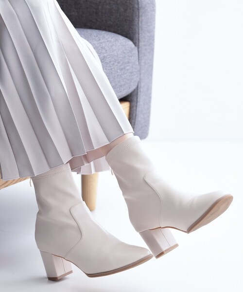 SHOO・LA・RUE（シューラルー）の「◆【22.5cm～25.0cm】柔らかく美しく足にフィット バックファスナー ストレッチブーツ（ブーツ・レディース・アイボリー/ブラック・45/35/50/25）」の3枚目の写真