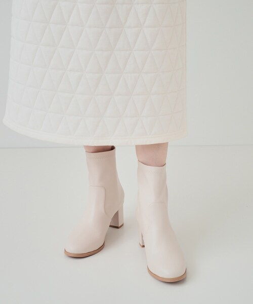 SHOO・LA・RUE（シューラルー）の「◆【22.5cm～25.0cm】柔らかく美しく足にフィット バックファスナー ストレッチブーツ（ブーツ・レディース・アイボリー/ブラック・45/35/50/25）」の12枚目の写真