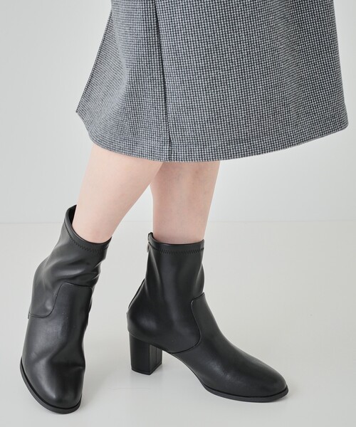 SHOO・LA・RUE（シューラルー）の「◆【22.5cm～25.0cm】柔らかく美しく足にフィット バックファスナー ストレッチブーツ（ブーツ・レディース・アイボリー/ブラック・45/35/50/25）」の14枚目の写真