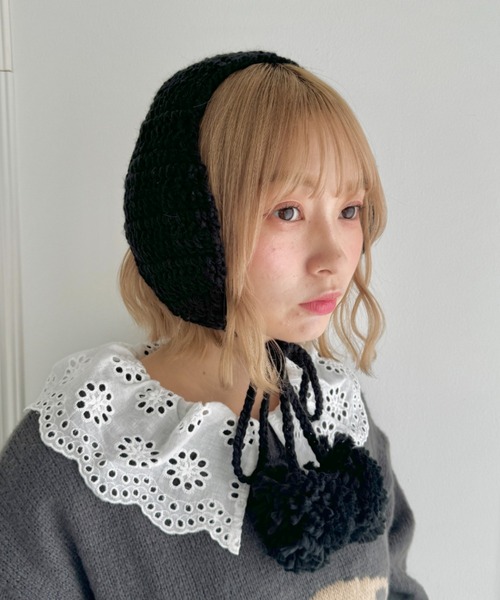 Loueme（ルエム）の「【5色展開】ポンポンリボンニットイヤーマフ（イヤーマフ・レディース・ブラック/アイボリー/レッド/ブラウン/グレー・FREE）」の3枚目の写真