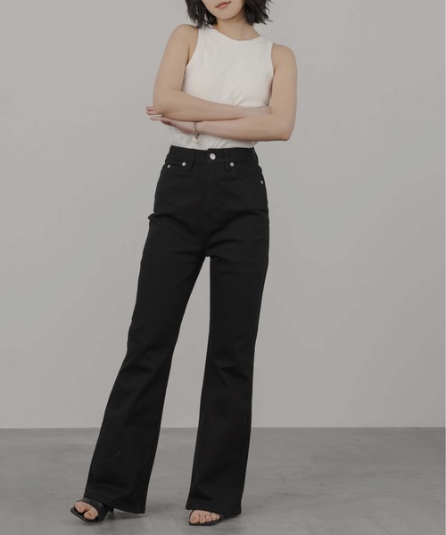 1chaku.（イッチャク）の「フレアデニムパンツ（デニムパンツ・レディース・ブラック・マルチサイズ）」の10枚目の写真