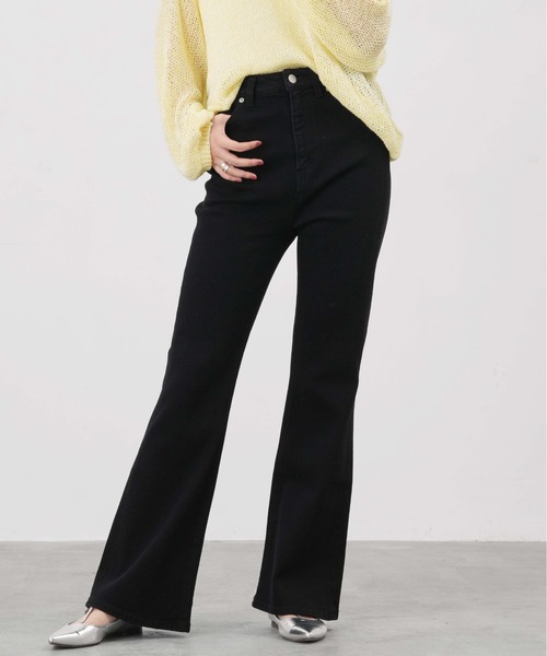 1chaku.（イッチャク）の「フレアデニムパンツ（デニムパンツ・レディース・ブラック・マルチサイズ）」の12枚目の写真