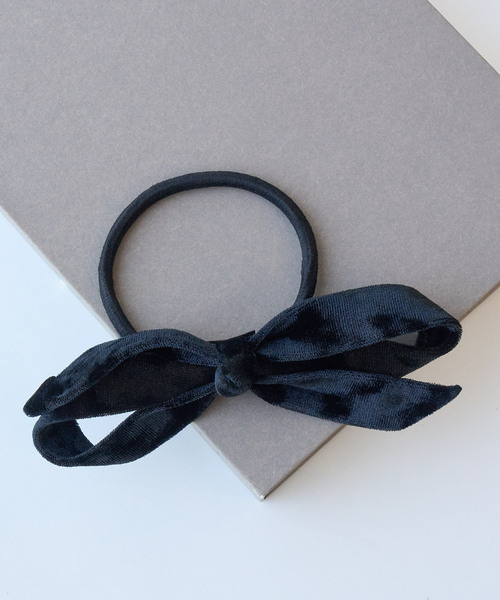 ROPE' PICNIC（ロペピクニック）の「ベロアリボンポニー（ヘアゴム・レディース・ブラック/オフホワイト・FREE）」の2枚目の写真