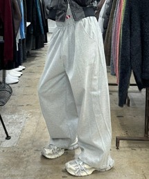 Chikashitsu +（チカシツプラス）の「【Chikashitsu +】curve stitch straight sweat pants / 【チカシツプラス】カーブスティッチストレートスウェットパンツ（スウェットパンツ）」