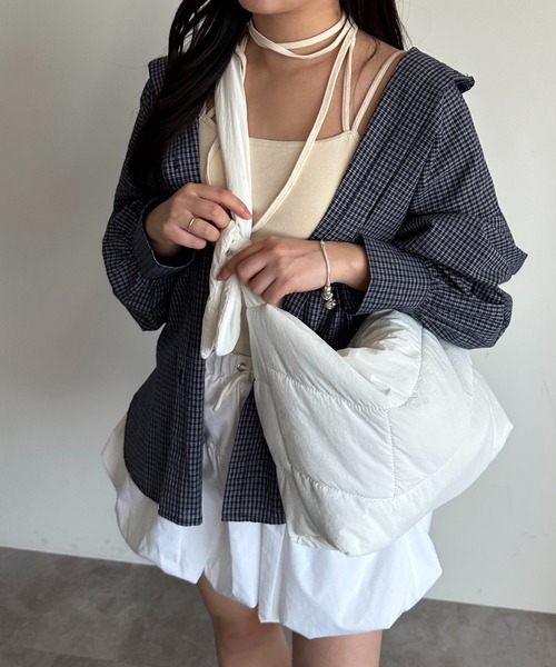 apres jour mignon（アプレジュールミニョン）の「【apresjour mignon】ウェーブパディングショルダー【ZOZOTOWN限定アイテム】（ショルダーバッグ・レディース・ブラック/オフホワイト・フリー）」の11枚目の写真