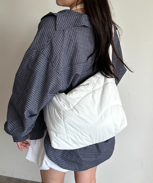 apres jour mignon（アプレジュールミニョン）の「【apresjour mignon】ウェーブパディングショルダー【ZOZOTOWN限定アイテム】（ショルダーバッグ・レディース・ブラック/オフホワイト・フリー）」の8枚目の写真