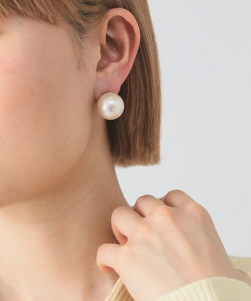 Ray BEAMS(レイビームス)の「BIG パール ピアス(ピアス(両耳用)・レディース・ホワイト・ONE SIZE)」の1枚目の写真