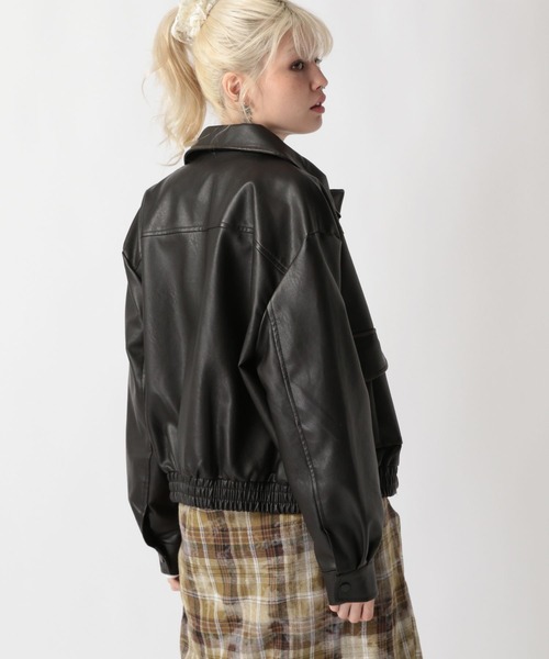 FOREVER 21(フォーエバー トゥエンティーワン)の「【2025SS】ヴィンテージライクフェイクレザーブルゾン(ブルゾン・レディース・ブラウン/ブラック・FREE)」の11枚目の写真