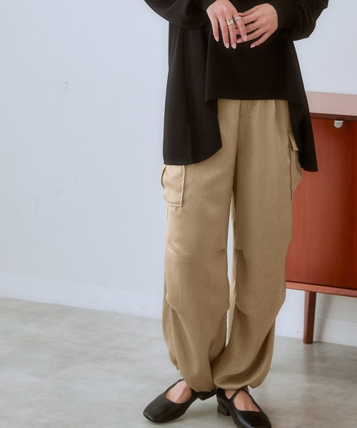 nissen（ニッセン）の「サテンパラシュートパンツ（カーゴパンツ・レディース・カーキ/ブラック/ベージュ・S/3L/L/M/LL）」の21枚目の写真
