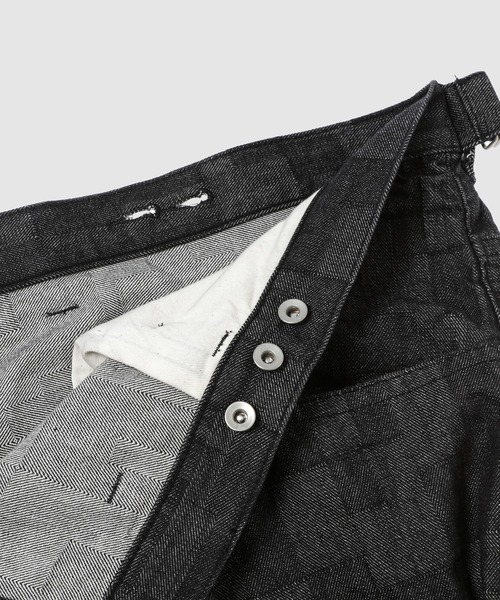 ANREALAGE(アンリアレイジ)の「WRAP AZ DENIM WIDE PANTS(デニムパンツ・メンズ・ブラック・46/38/48)」の4枚目の写真