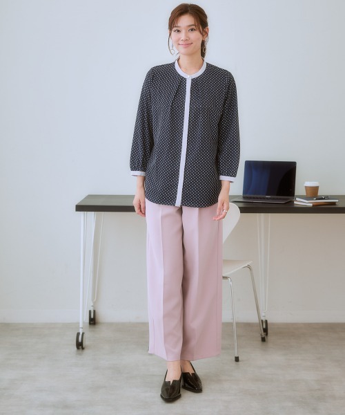 7days Life Styling(セブンデイズライフスタイリング)の「【UVカット/速乾】ストレッチパウダーサテン配色幾何柄バンドカラー長袖ブラウス(シャツ/ブラウス・レディース・オフホワイト/ブラック系・LL/3L/S/M/L)」の5枚目の写真