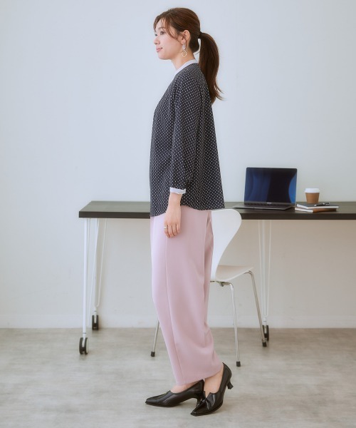 7days Life Styling(セブンデイズライフスタイリング)の「【UVカット/速乾】ストレッチパウダーサテン配色幾何柄バンドカラー長袖ブラウス(シャツ/ブラウス・レディース・オフホワイト/ブラック系・LL/3L/S/M/L)」の6枚目の写真