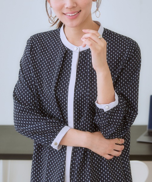 7days Life Styling(セブンデイズライフスタイリング)の「【UVカット/速乾】ストレッチパウダーサテン配色幾何柄バンドカラー長袖ブラウス(シャツ/ブラウス・レディース・オフホワイト/ブラック系・LL/3L/S/M/L)」の11枚目の写真