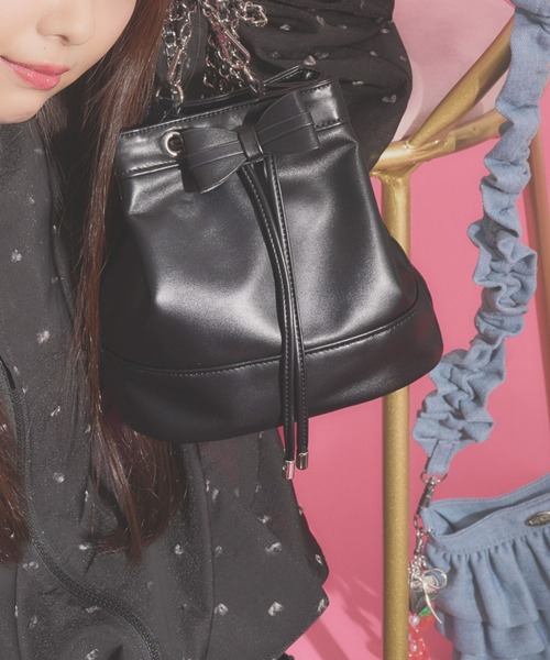 tiny tiny（ティニーティニー）の「リボンショルダーバッグ[tiny tiny(ティニーティニー)]（ショルダーバッグ・レディース・ブラック/アイボリー・0）」の2枚目の写真