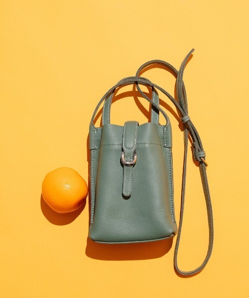 Beau're(ヴュレ)の「【BEAURE/ビュレ】カウレザー ベルト デザイン ワンマイル BAG(ショルダーバッグ・レディース・グレー/ブラック/オリーブ/イエロー・FREE)」の3枚目の写真