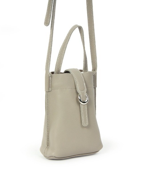 Beau're(ヴュレ)の「【BEAURE/ビュレ】カウレザー ベルト デザイン ワンマイル BAG(ショルダーバッグ・レディース・グレー/ブラック/オリーブ/イエロー・FREE)」の16枚目の写真