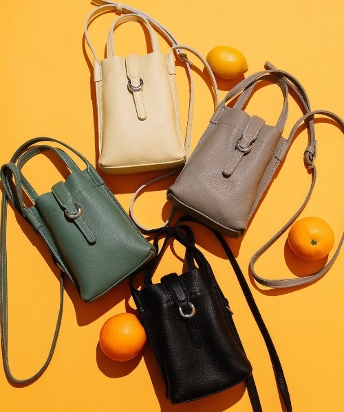 Beau're(ヴュレ)の「【BEAURE/ビュレ】カウレザー ベルト デザイン ワンマイル BAG(ショルダーバッグ・レディース・グレー/ブラック/オリーブ/イエロー・FREE)」の13枚目の写真