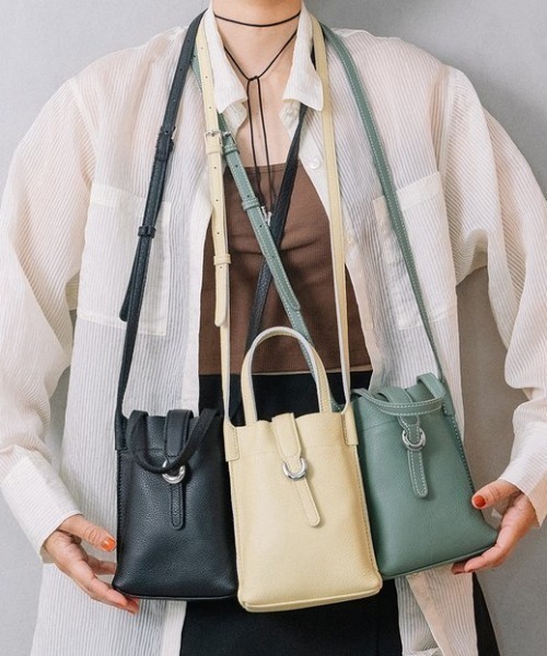 Beau're(ヴュレ)の「【BEAURE/ビュレ】カウレザー ベルト デザイン ワンマイル BAG(ショルダーバッグ・レディース・グレー/ブラック/オリーブ/イエロー・FREE)」の14枚目の写真