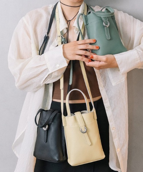Beau're(ヴュレ)の「【BEAURE/ビュレ】カウレザー ベルト デザイン ワンマイル BAG(ショルダーバッグ・レディース・グレー/ブラック/オリーブ/イエロー・FREE)」の7枚目の写真