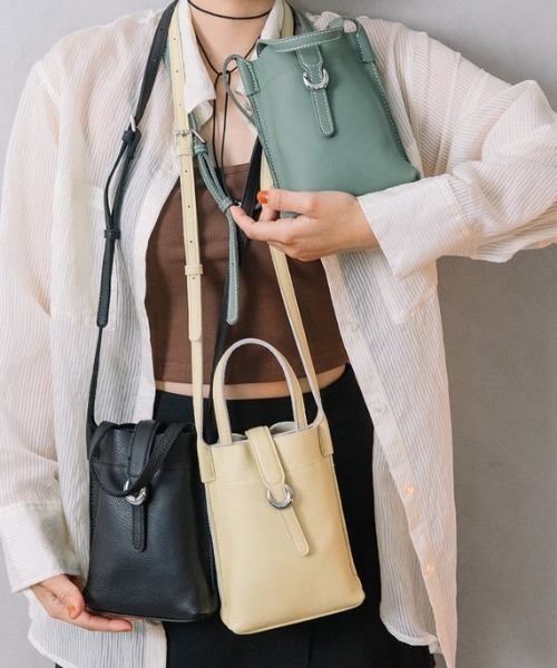 Beau're(ヴュレ)の「【BEAURE/ビュレ】カウレザー ベルト デザイン ワンマイル BAG(ショルダーバッグ・レディース・グレー/ブラック/オリーブ/イエロー・FREE)」の8枚目の写真