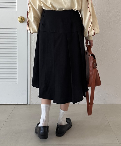 kutir(クティール)の「ドロストプリーツミディスカート(スカート・レディース・ネイビー/ベージュ/ブラック/チャコールグレー/その他/グリーン/レッド/グレー・LARGE/MEDIUM)」の15枚目の写真