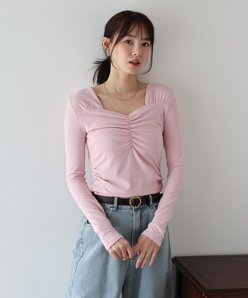 BLUEEAST(ブルーイースト)の「ハートネックギャザーカットソー(Tシャツ/カットソー・レディース・ブラック/ピンク/ホワイト・MEDIUM)」の1枚目の写真