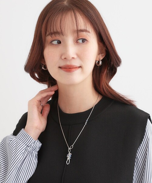SHOO・LA・RUE(シューラルー)の「ガラス房変形フープネックレス(ネックレス・レディース・シルバー/ピンクゴールド/ゴールド・00)」の10枚目の写真