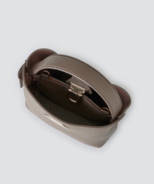 PELLICO バッグ PELLICO（ペリーコ）の「ANELLI TURNLOCK バッグ TAUPE