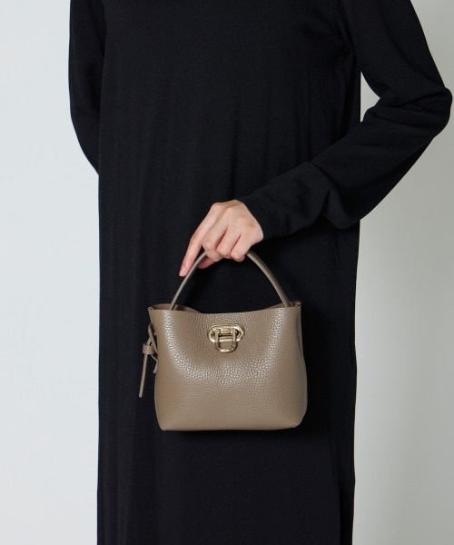 PELLICO（ペリーコ）の「ANELLI TURNLOCK バッグ TAUPE（ショルダー