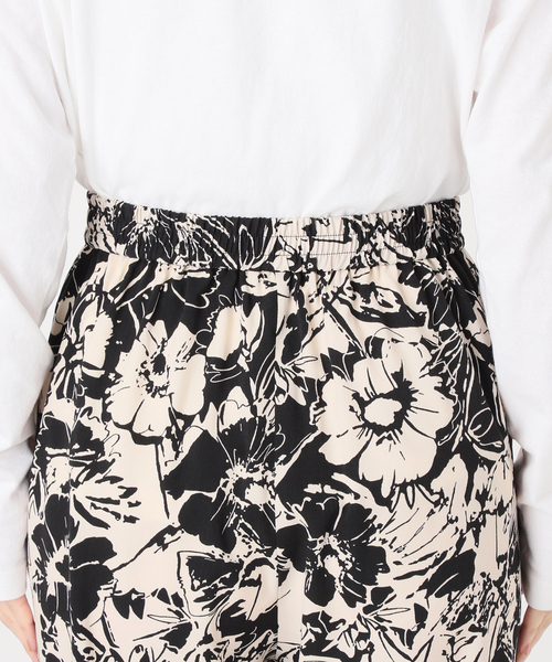 JOURNAL STANDARD relume（ジャーナルスタンダード　レリューム）の「《追加2》コントラストフラワープリントパンツ（その他パンツ・レディース・アイボリー/ブラック/グリーン・FREE）」の22枚目の写真