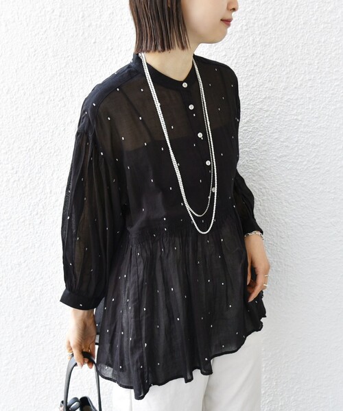 SHIPS(シップス)の「〈手洗い可能〉コットン オーガンジー 刺繍 ギャザー ブラウス(シャツ/ブラウス・レディース・ブラック/オフホワイト/ベージュ・ONE SIZE)」の4枚目の写真