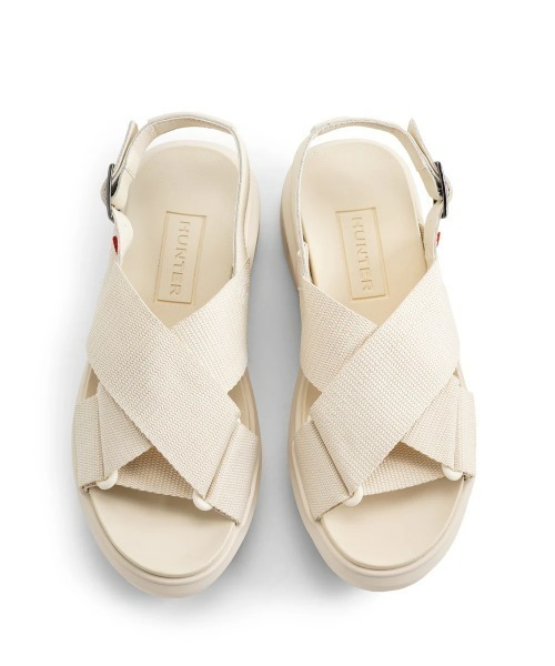 HUNTER(ハンター)の「【HUNTER】 U CITY REBEL WEBBING CROSS-OVER SANDAL シティレーベルウェビィングクロスオーバーサンダル(サンダル・レディース・クリーム・5/6/4)」の4枚目の写真
