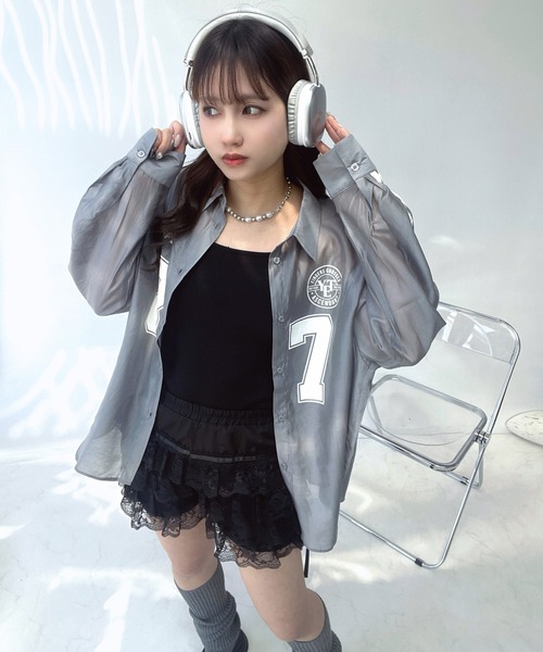 AS KNOW AS plus（アズノゥアズプラス）の「●ナンバープリント 袖ラインシアービッグサイズシャツ（シャツ/ブラウス・レディース・オフホワイト/チャコールグレー/グリーン・FREE）」の2枚目の写真