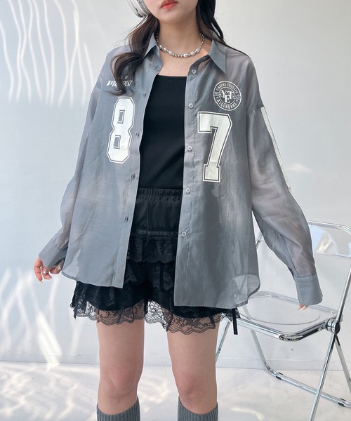 AS KNOW AS plus（アズノゥアズプラス）の「●ナンバープリント 袖ラインシアービッグサイズシャツ（シャツ/ブラウス・レディース・オフホワイト/チャコールグレー/グリーン・FREE）」の17枚目の写真