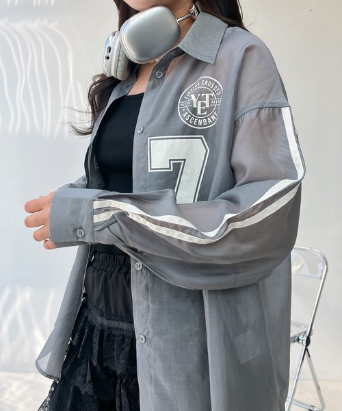 AS KNOW AS plus（アズノゥアズプラス）の「●ナンバープリント 袖ラインシアービッグサイズシャツ（シャツ/ブラウス・レディース・オフホワイト/チャコールグレー/グリーン・FREE）」の18枚目の写真