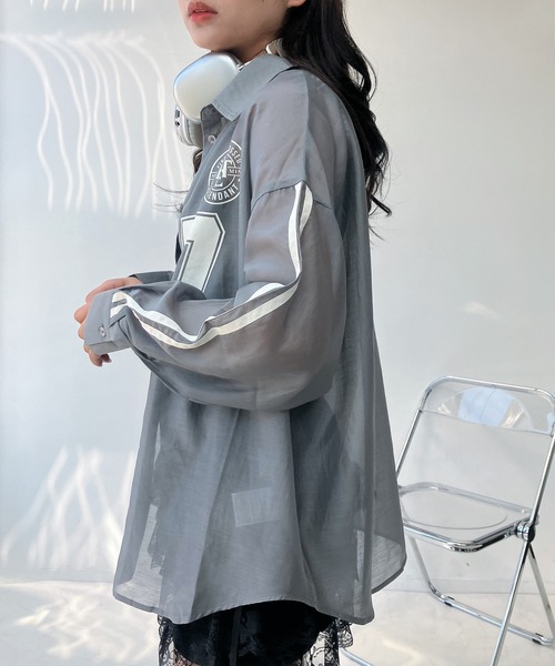 AS KNOW AS plus（アズノゥアズプラス）の「●ナンバープリント 袖ラインシアービッグサイズシャツ（シャツ/ブラウス・レディース・オフホワイト/チャコールグレー/グリーン・FREE）」の19枚目の写真